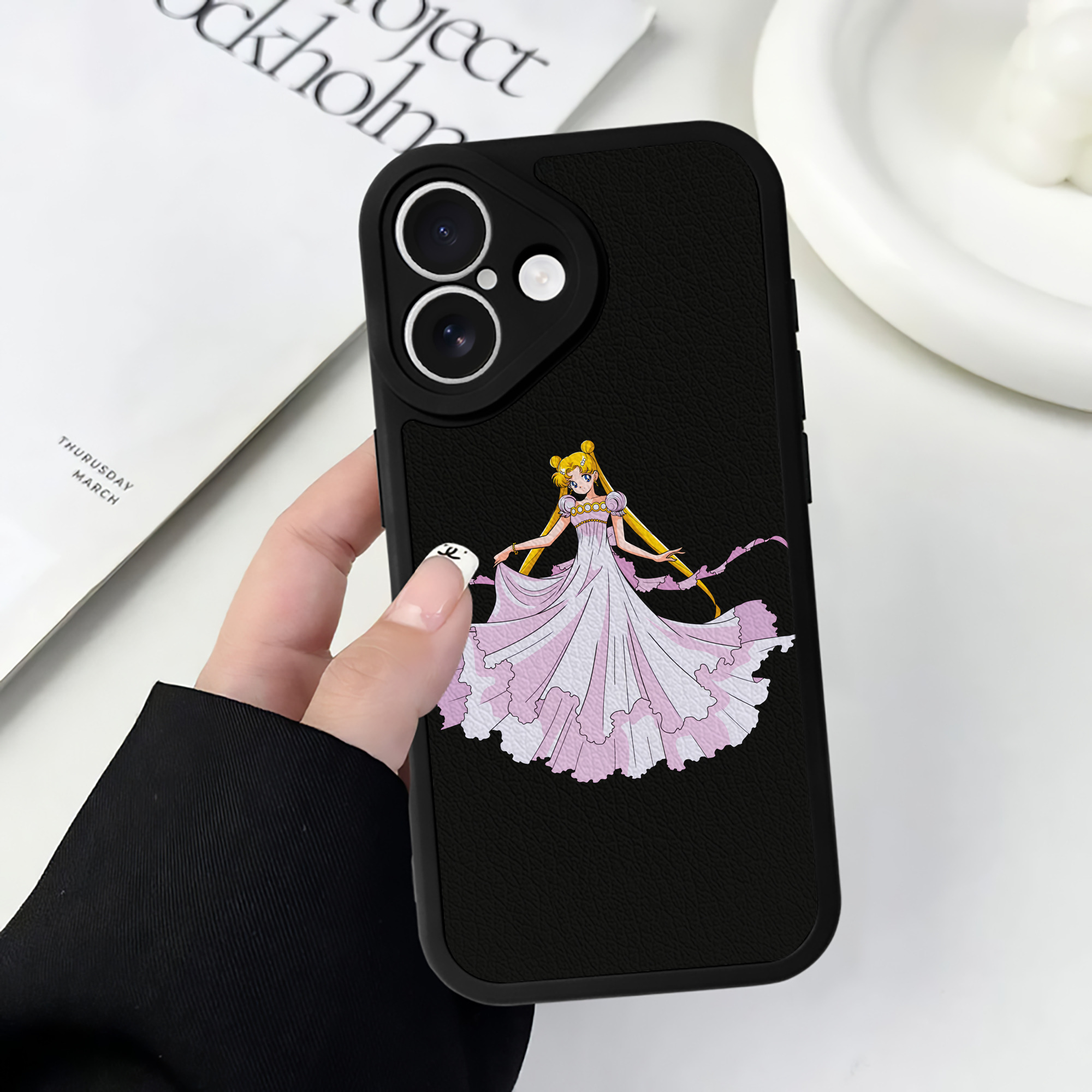 （画像用） 美少女戦士セーラームーン 愛野 美奈子 あいの みなこ Sailor Moon Aino Minako 【iPhone 16シリーズ対応】シリコンスマホケース（レザー調） 材質：シリコン